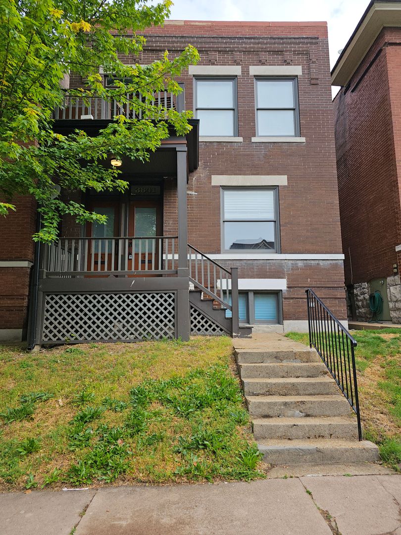 Saint Louis Apartment: 3841 Shenandoah Ave