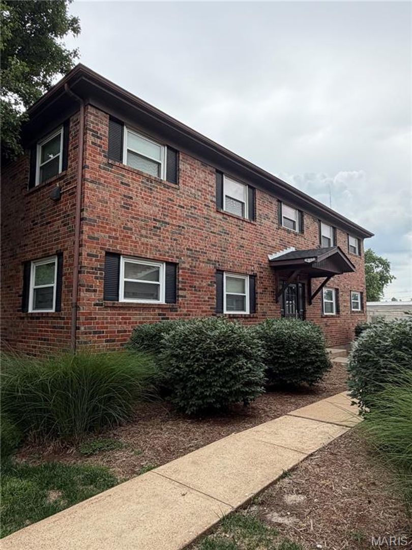 St. Louis Apartment: 6727 Colony Acres Drive