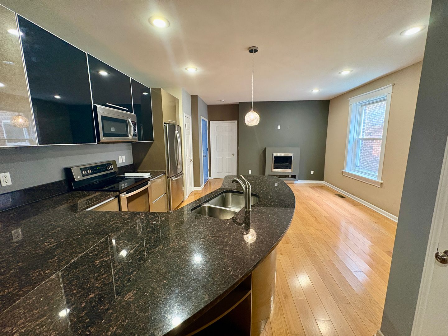 St. Louis Apartment: 4164 W. Pine Ave.
