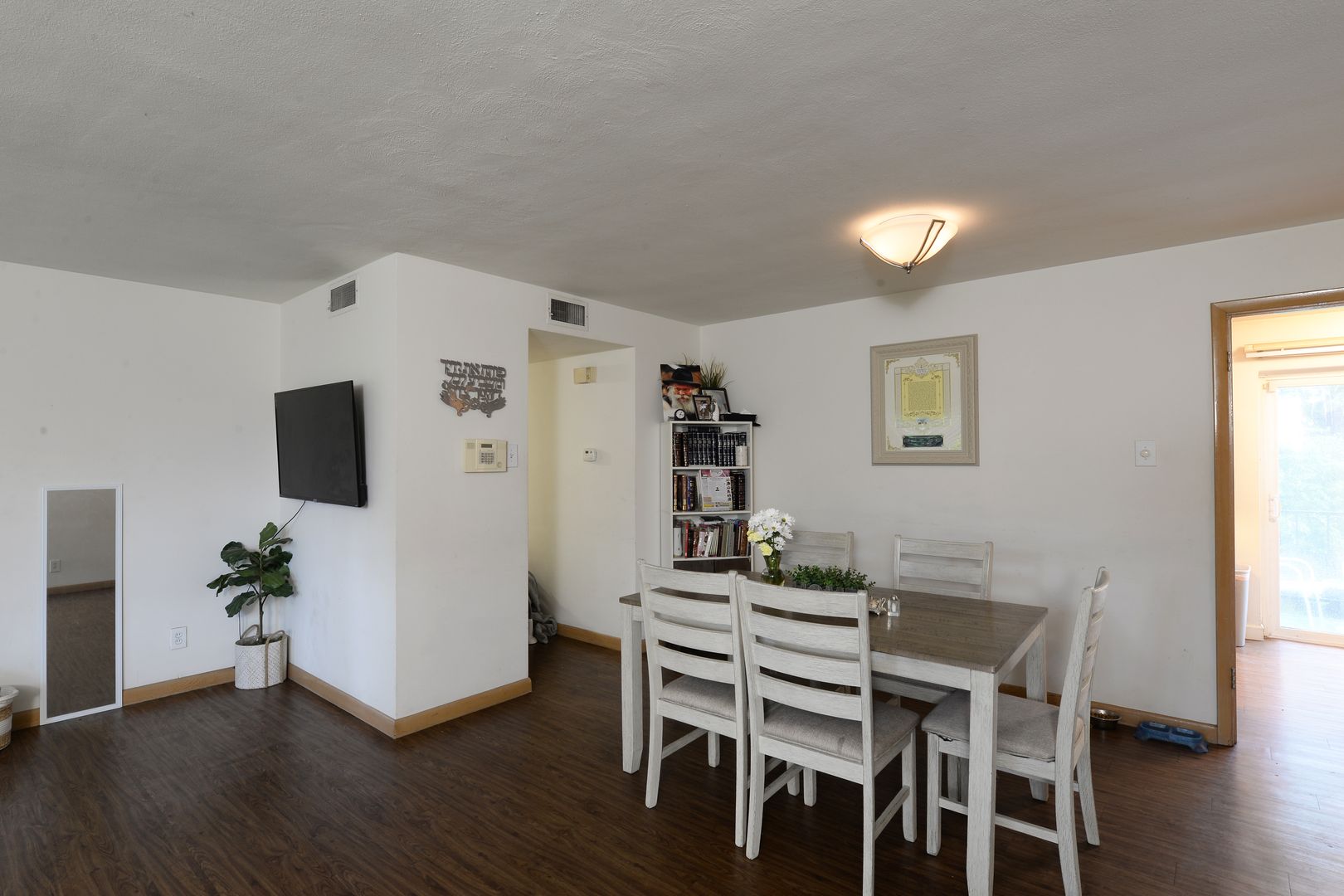 St. Louis Apartment: 601 Lepere Ave.