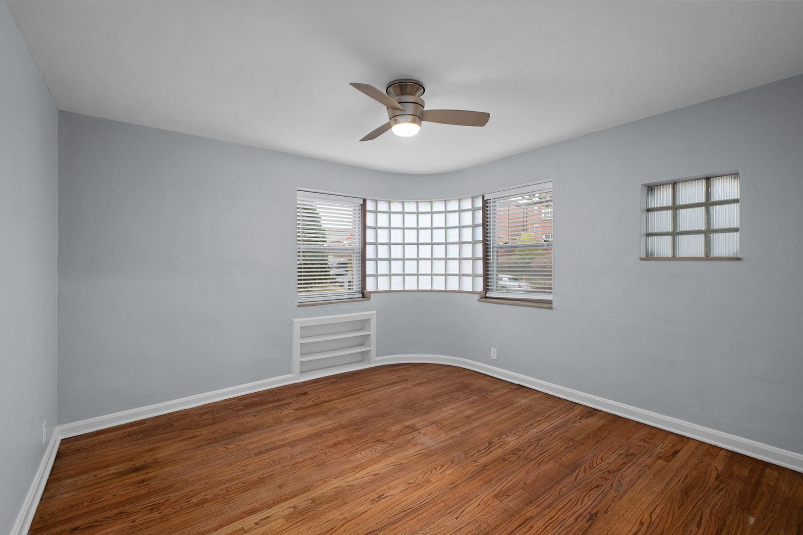 St. Louis Apartment: 5835-45 Lindenwood Avenue