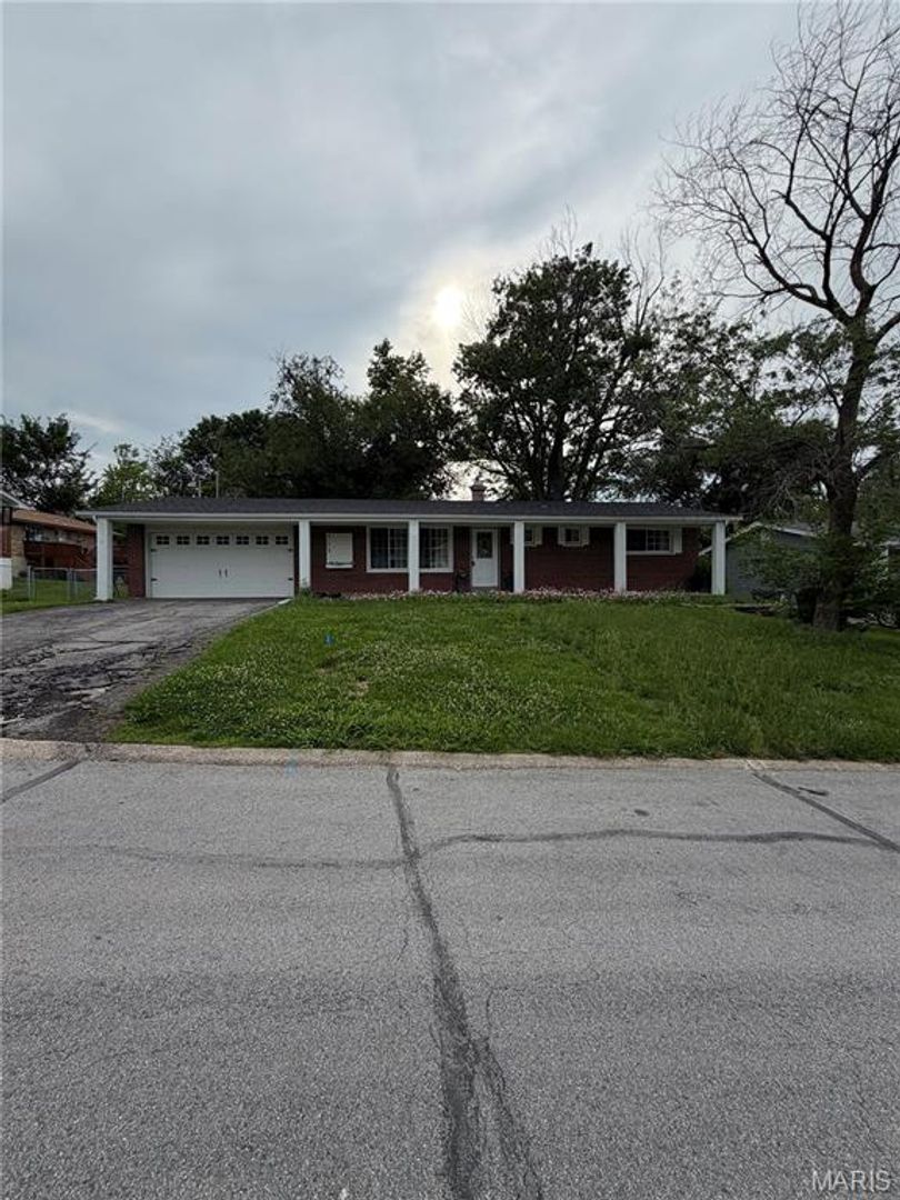 O'Fallon House: 713 Plaza Drive