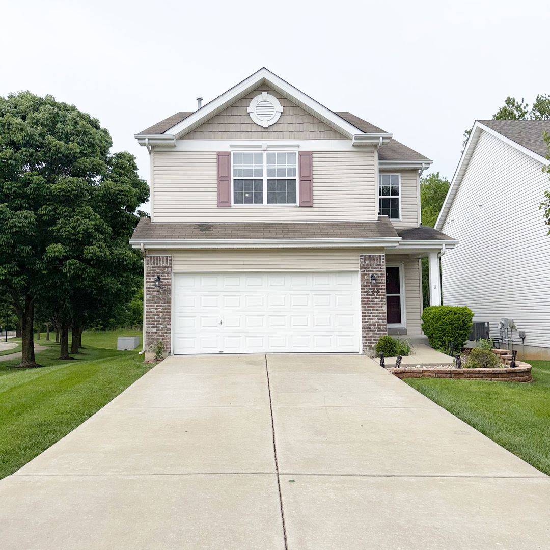 Lake Saint Louis House: 569 Parkgate Drive