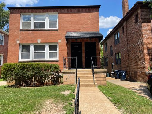 Large 2 Bedroom Apartment available in U-City! – photo 1