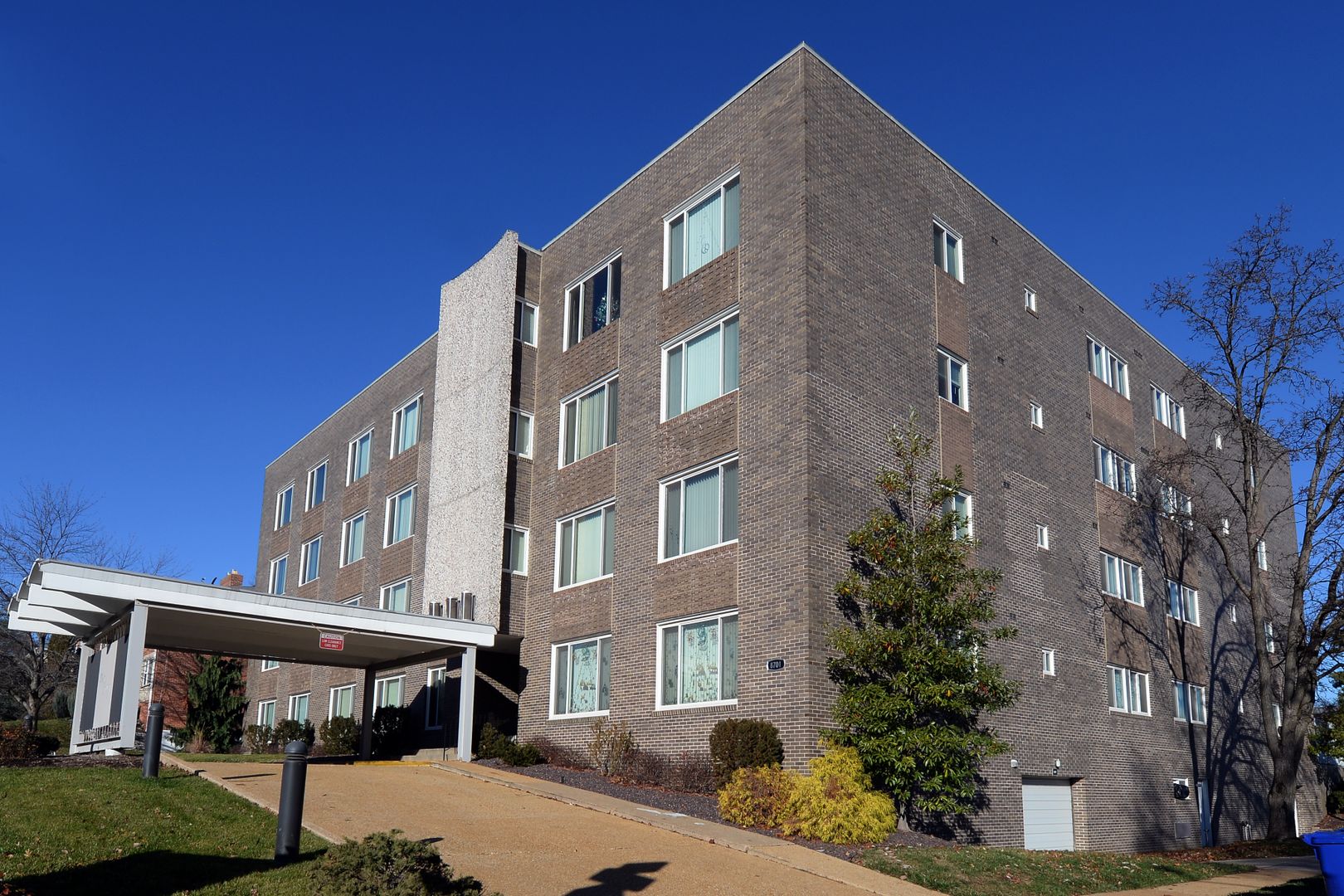 St. Louis Apartment: 8701 Delmar Blvd.