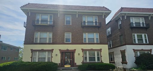 7008 FORSYTH BLVD #2E | CLAYTON 63105