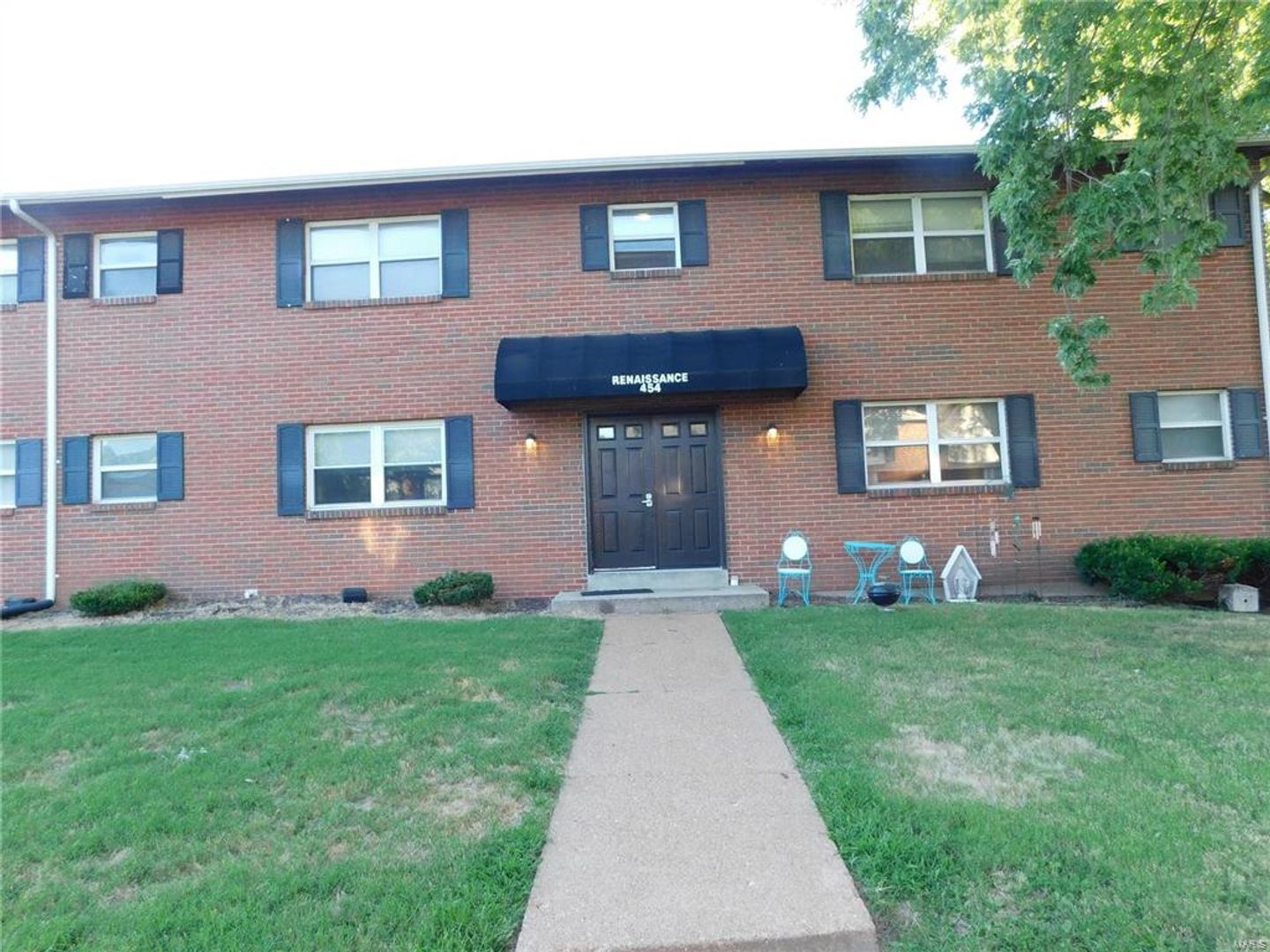 St. Charles Apartment: 1650 S. 5th Street