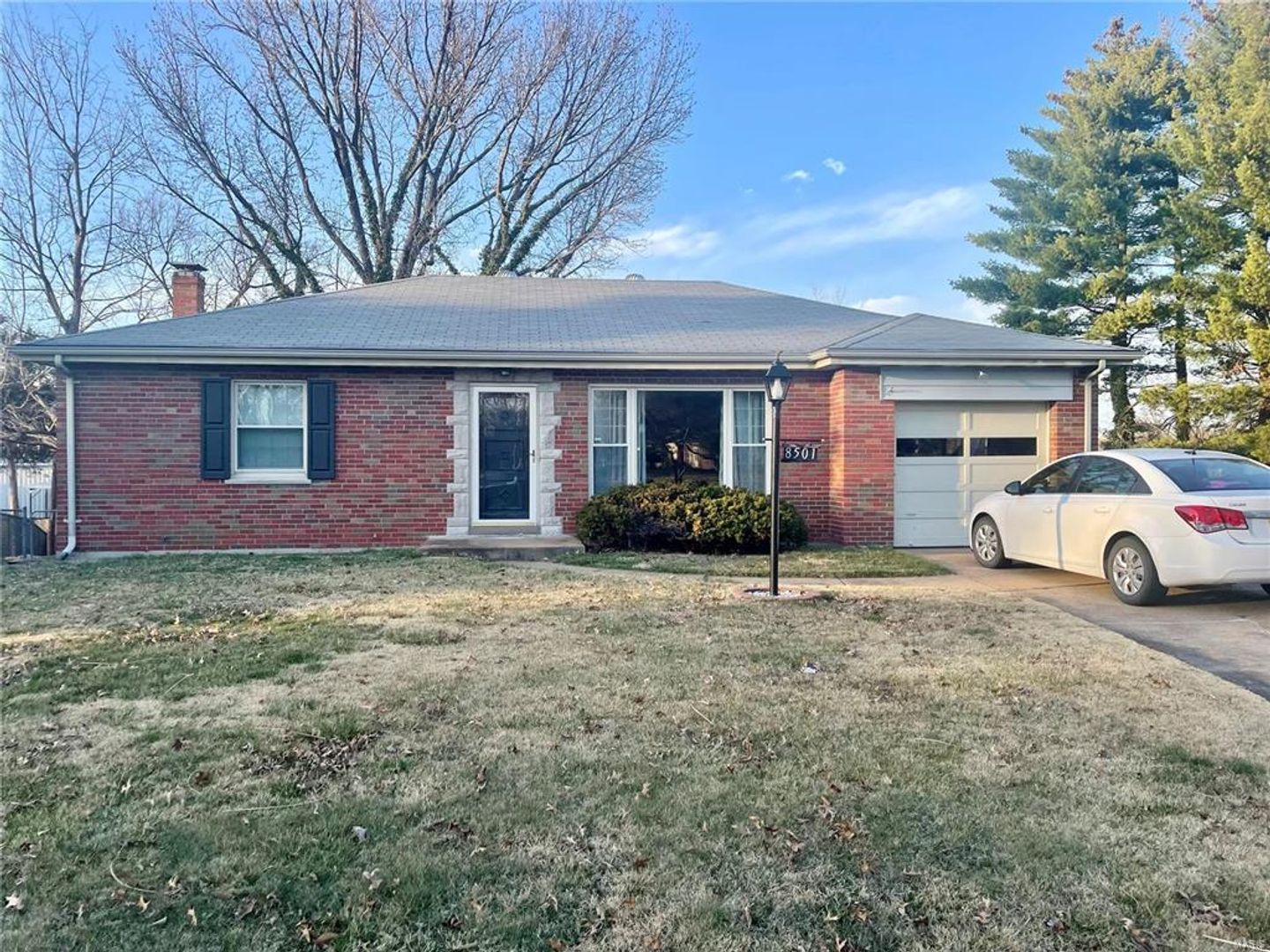 St. Louis House: 8501 Grantshire Ln.