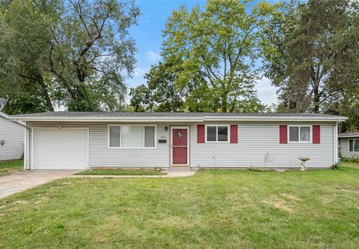 Spacious 3 Bedroom Home Available in Florissant! – photo 1