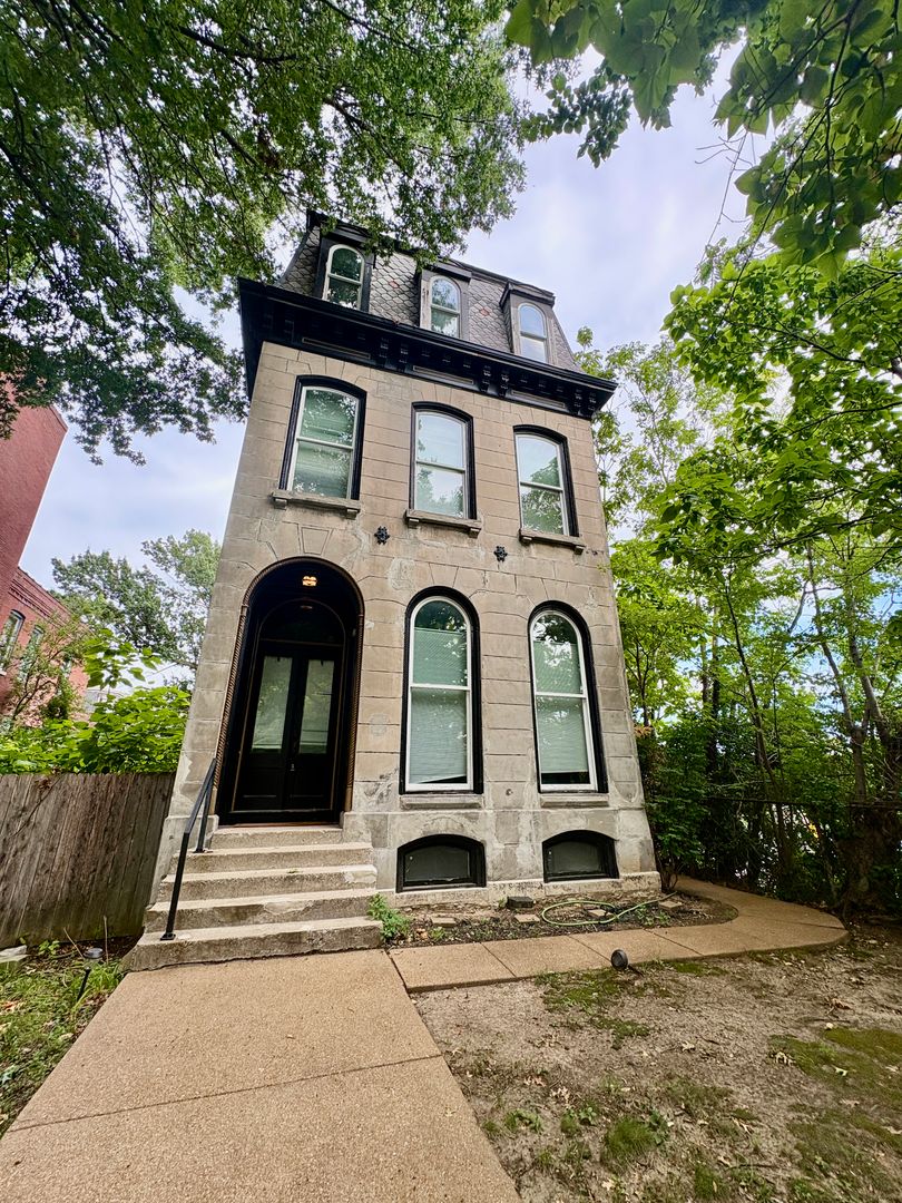 St. Louis Apartment: 1736 Nicholson Place