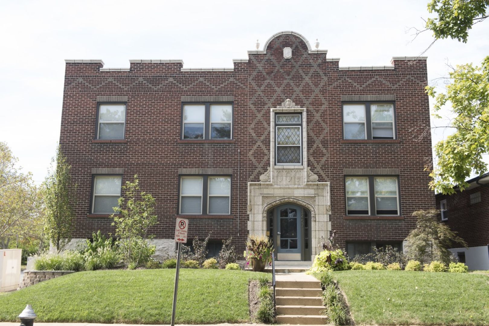 St. Louis Apartment: 3457 Lawn