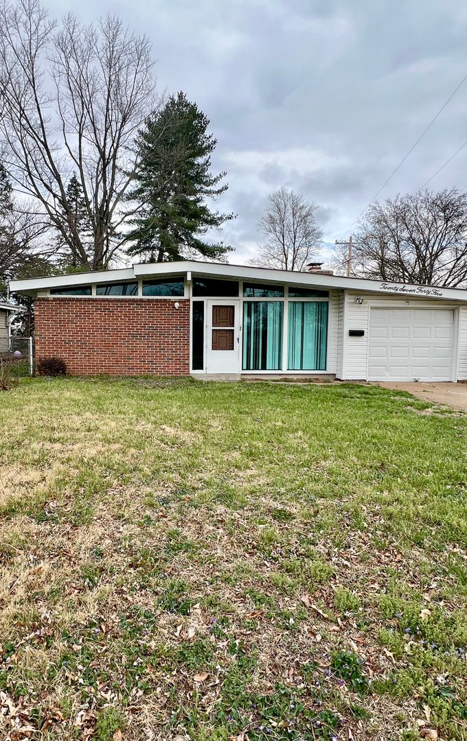 Florissant House: 2745 Holiday Hill Dr.