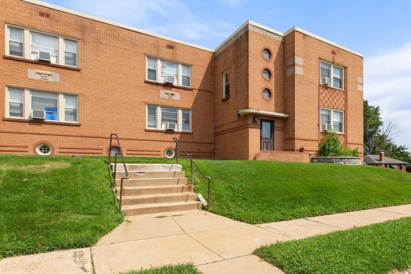 St. Louis Apartment: 4616 Sulphur