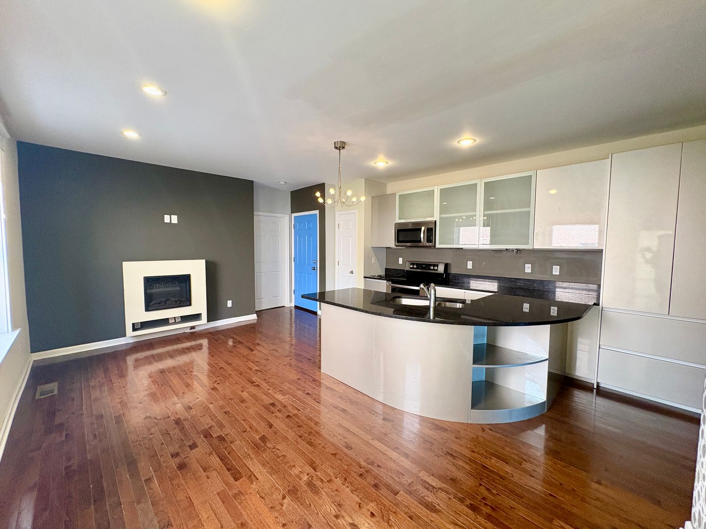 St. Louis Apartment: 4164 W. Pine Ave.