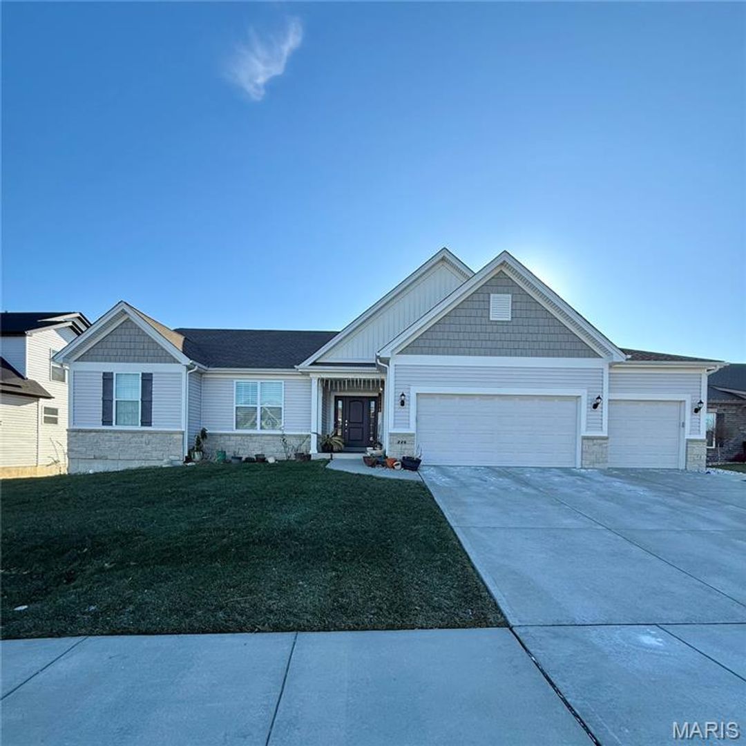 Dardenne Prairie House: 226 Castle Stuart Ct.