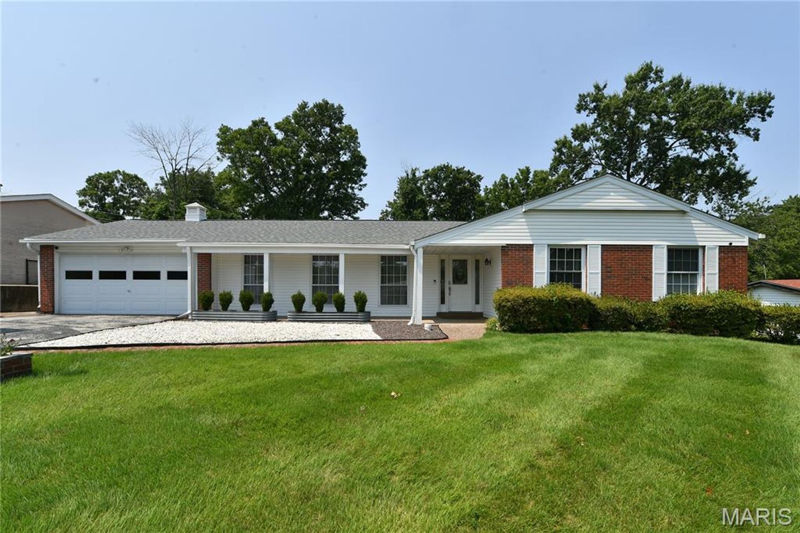 Saint Louis House: 965 Orchard Lakes Dive