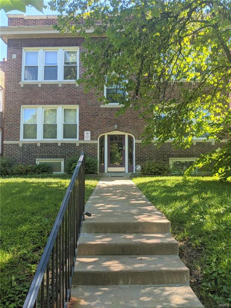 St. Louis Apartment: 4164 W. Pine Ave.