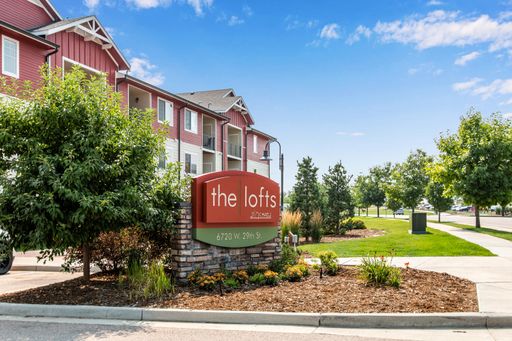 Beautiful New 2 Bedroom with a Great Location! – photo 1