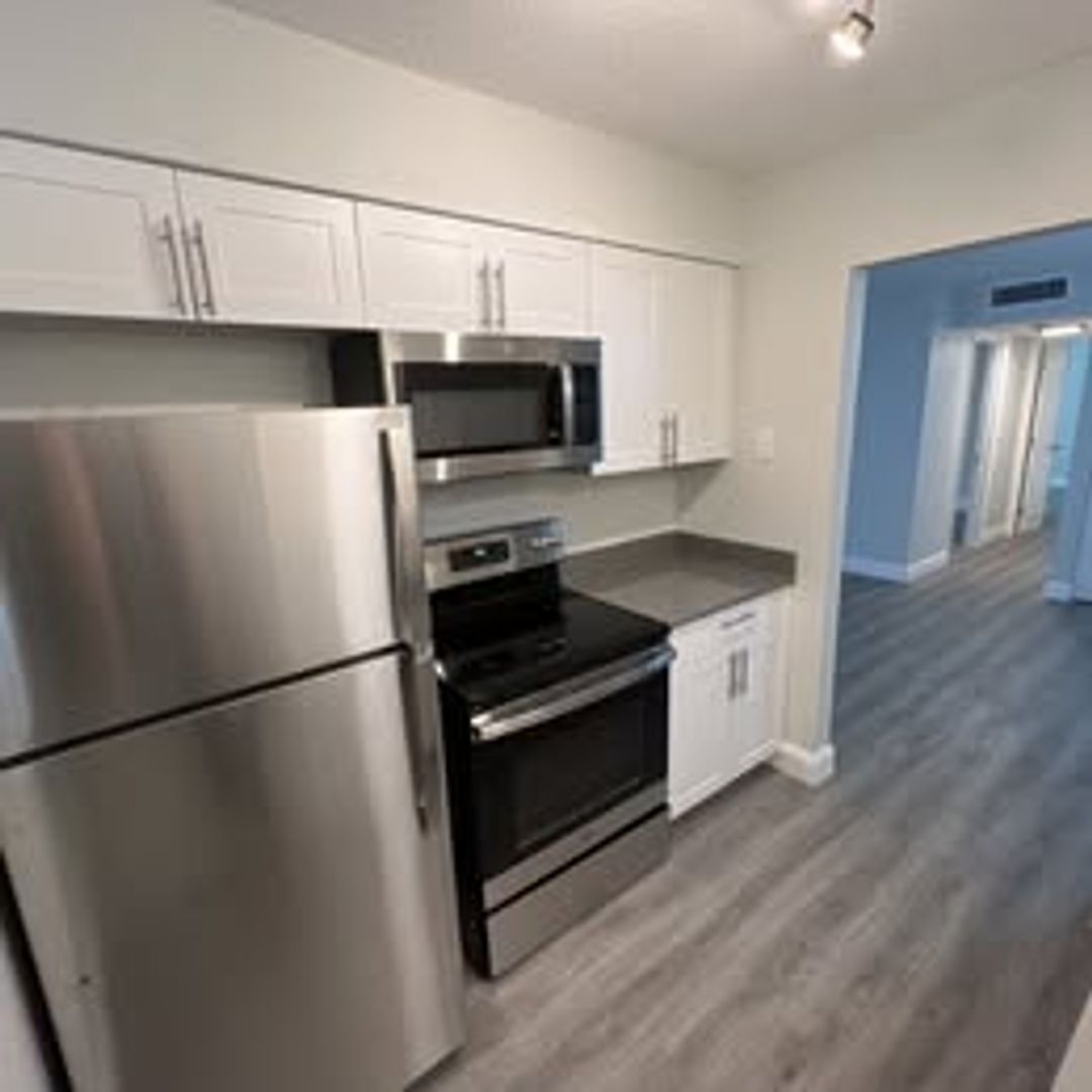 Sarasota Apartment: 3232 Fruitville Road