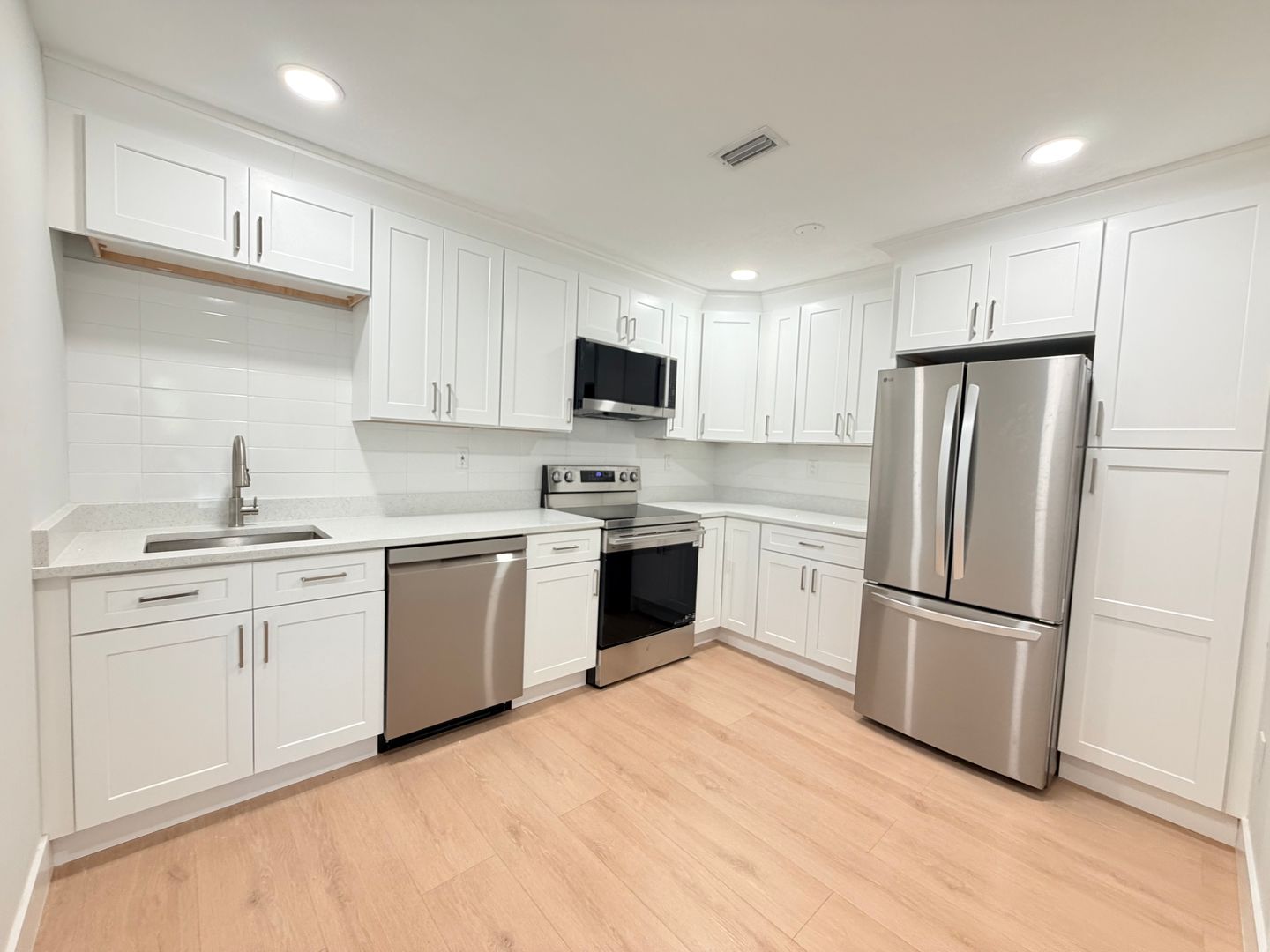 Venice Apartment: 432 Armada Road S