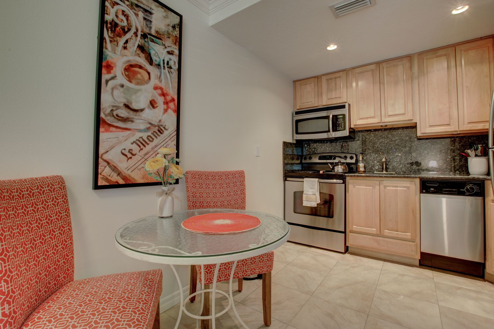 Venice Apartment: 125 Airport Avenue East