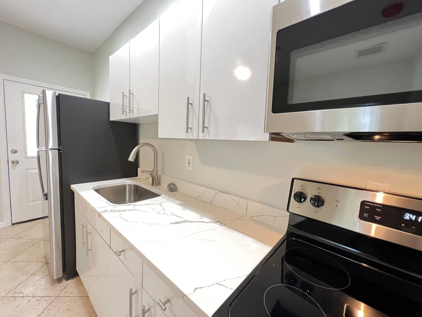 Sarasota Apartment: 1700-1706 Redwood Street