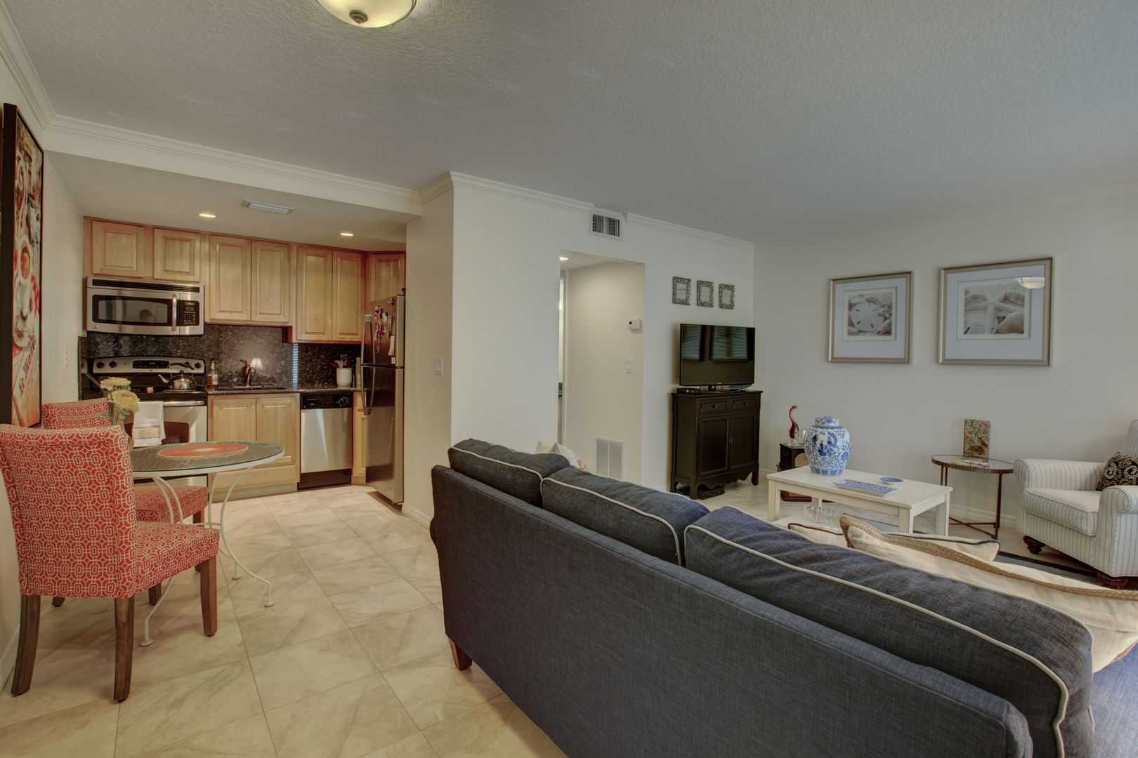 Venice Apartment: 125 Airport Avenue East