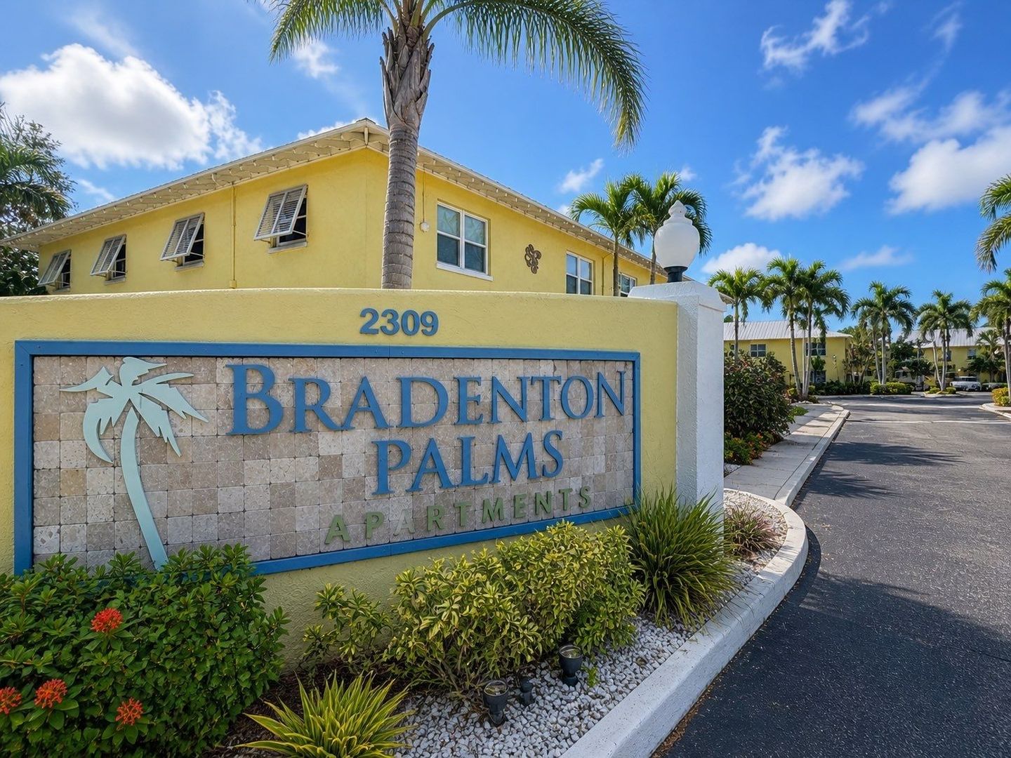 Bradenton Apartment: 2309 Manatee Avenue West