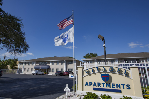 Sarasota Apartment: 2045 Hyde Park Street