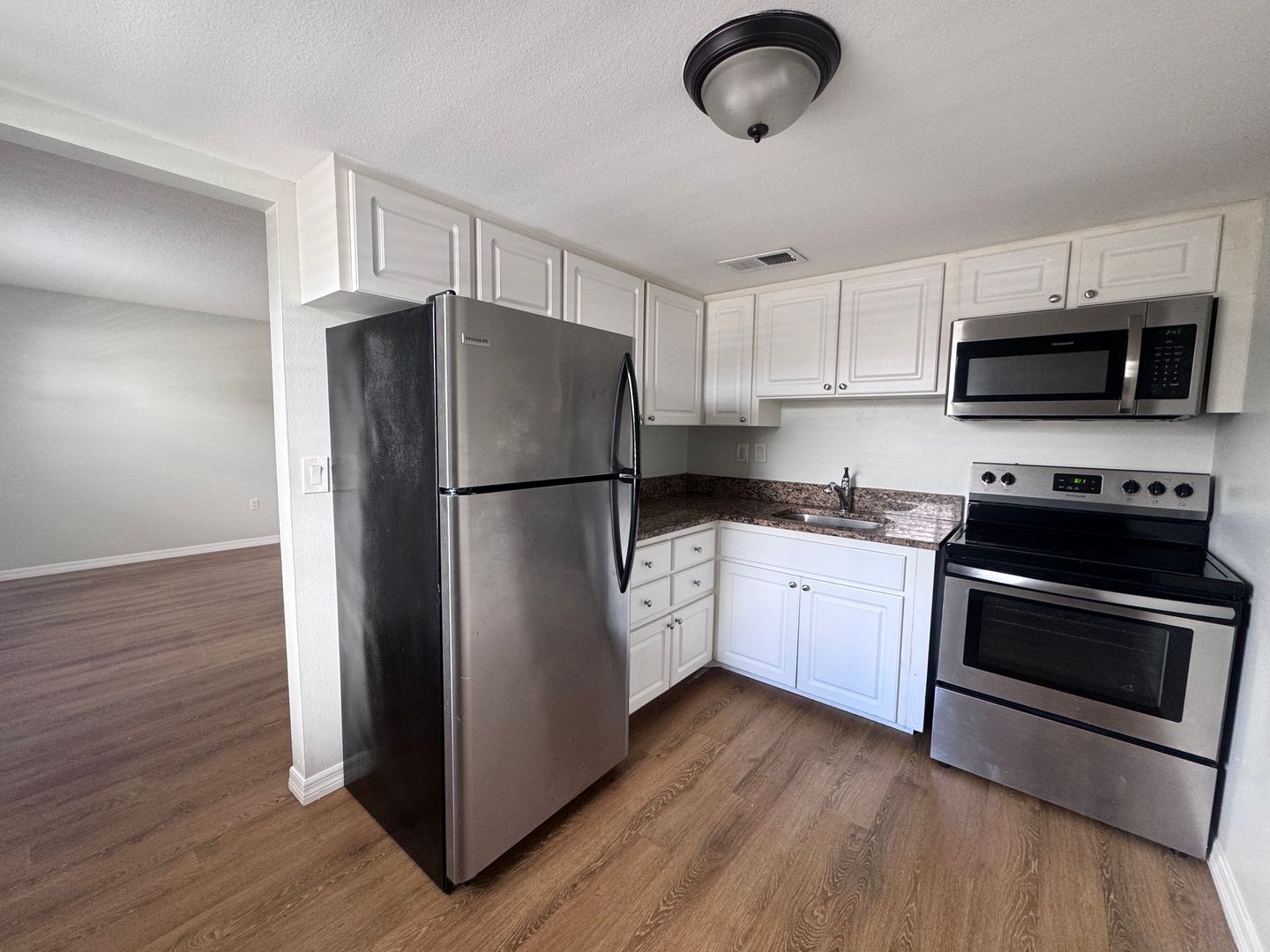 Palmetto Apartment: 1010 5th St West & 507 10th Ave West