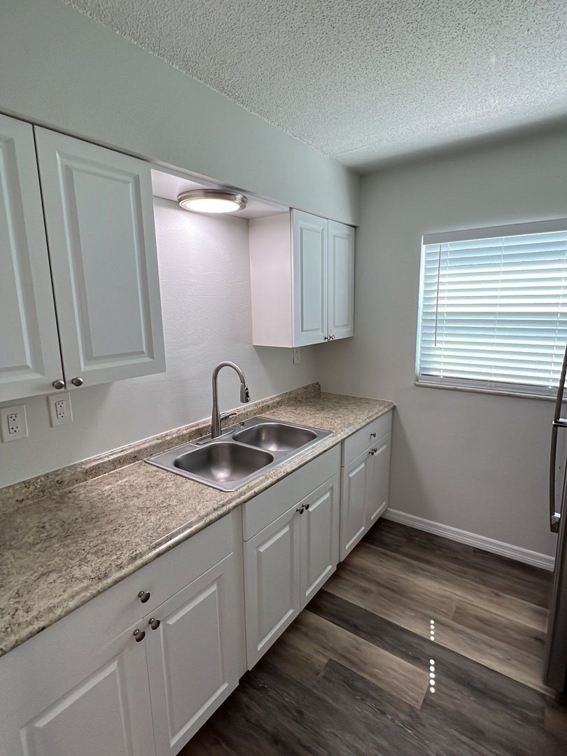 Sarasota Apartment: 3232 Fruitville Road
