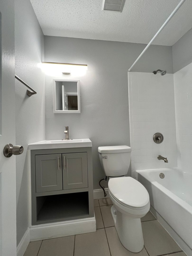 Bradenton Apartment: 5502 8th Street Court West