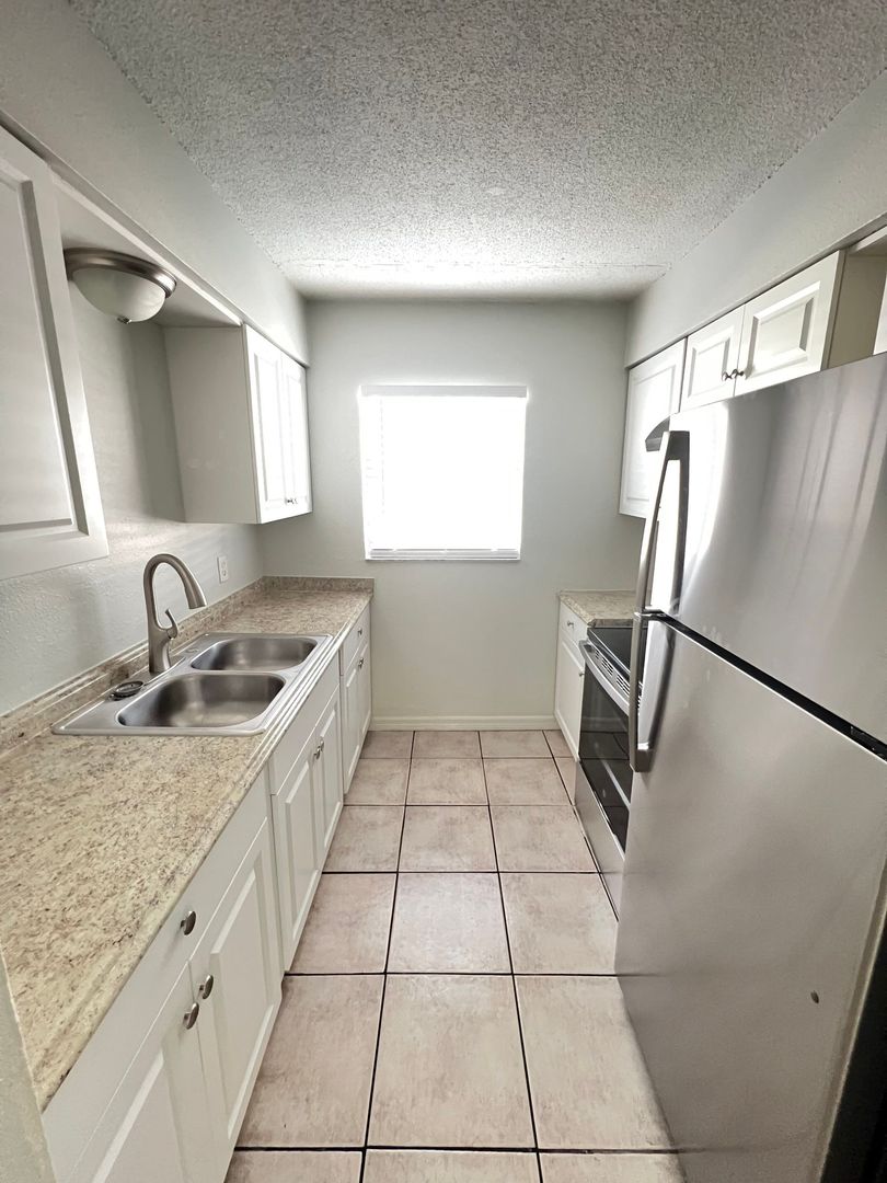 Sarasota Apartment: 3232 Fruitville Road
