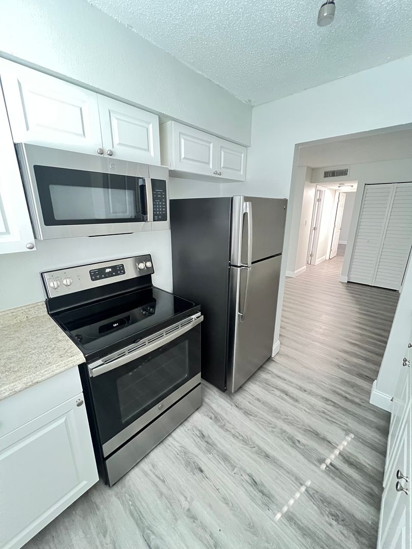 Sarasota Apartment: 3232 Fruitville Road