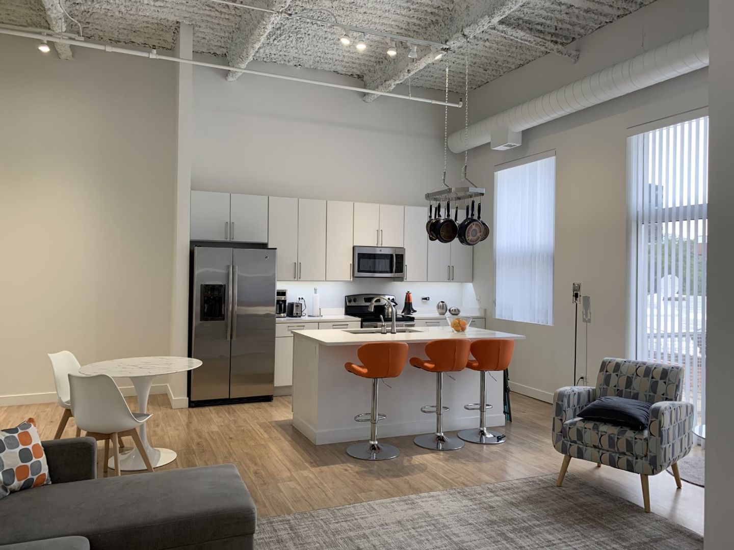 Chicago Apartment: 1221 N LaSalle