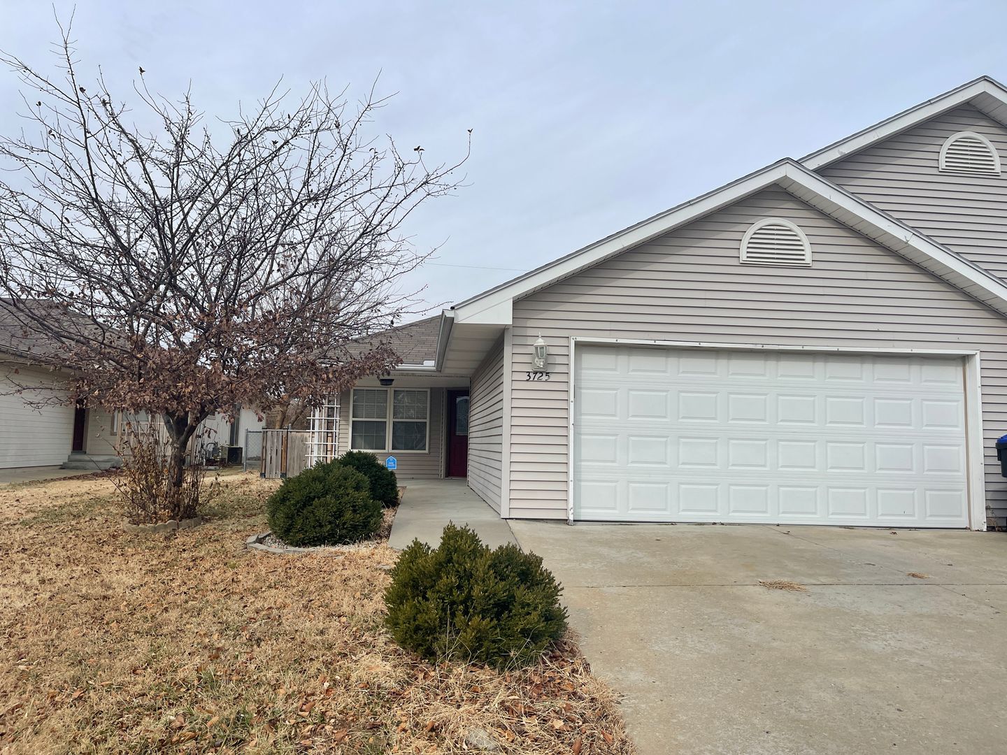 Topeka House: 3725 SW Moundview CT