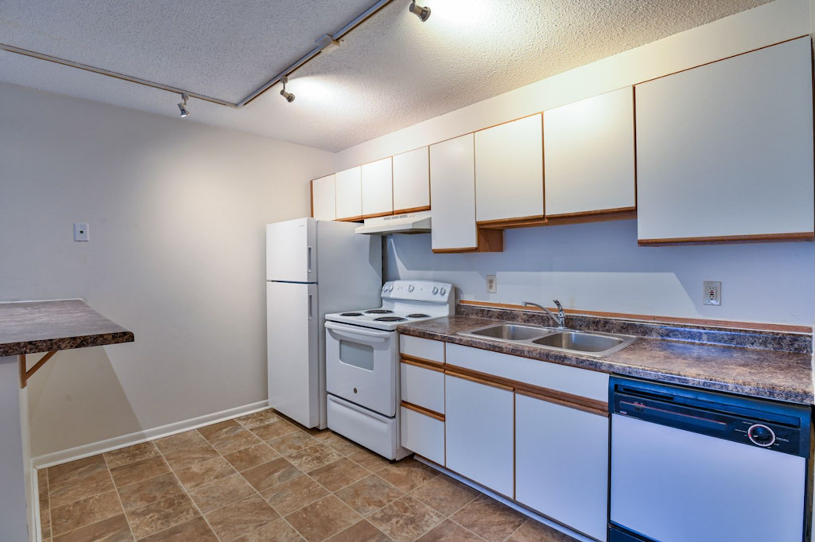 Brooklyn Park Apartment: 6800- 6810 63rd Avenue