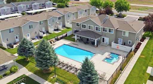Upscale 3 Bedroom Smithfield Apartment Home