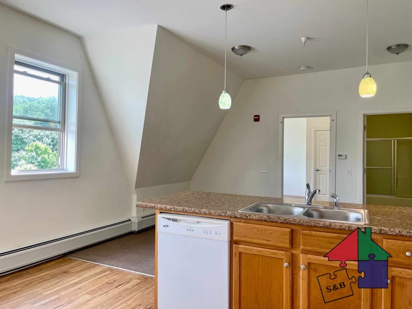 Newport Apartment: 338 Highland Ave