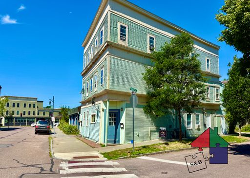 Huge 4 bed/1bath Burlington - $1500 off 1st months rent! -New Price! – photo 1