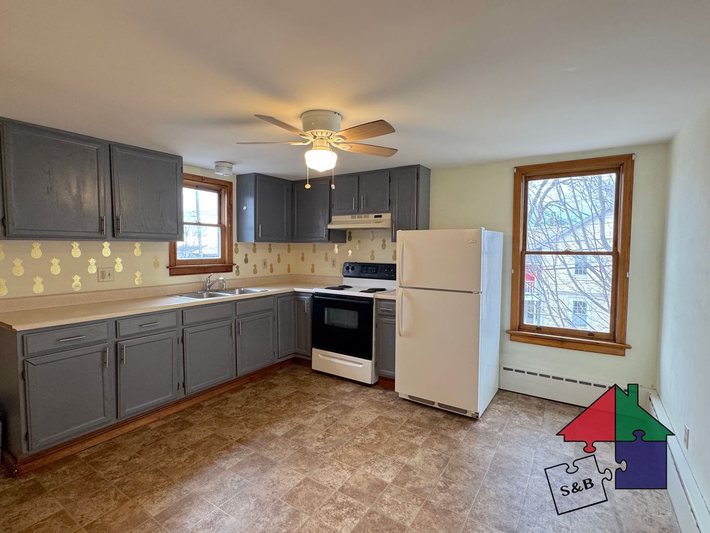 Burlington Apartment: 109 Maple St.
