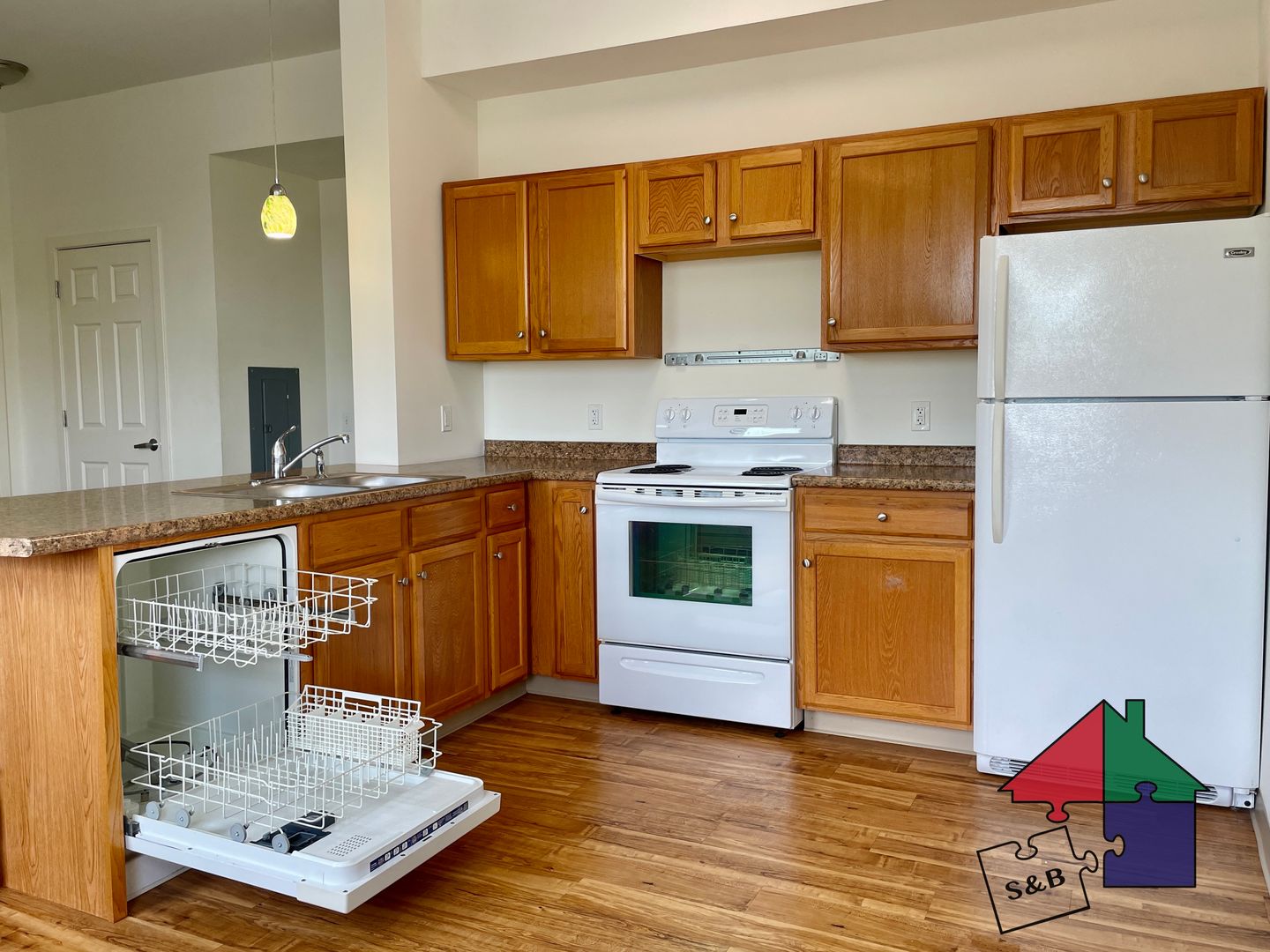 Newport Apartment: 338 Highland Ave