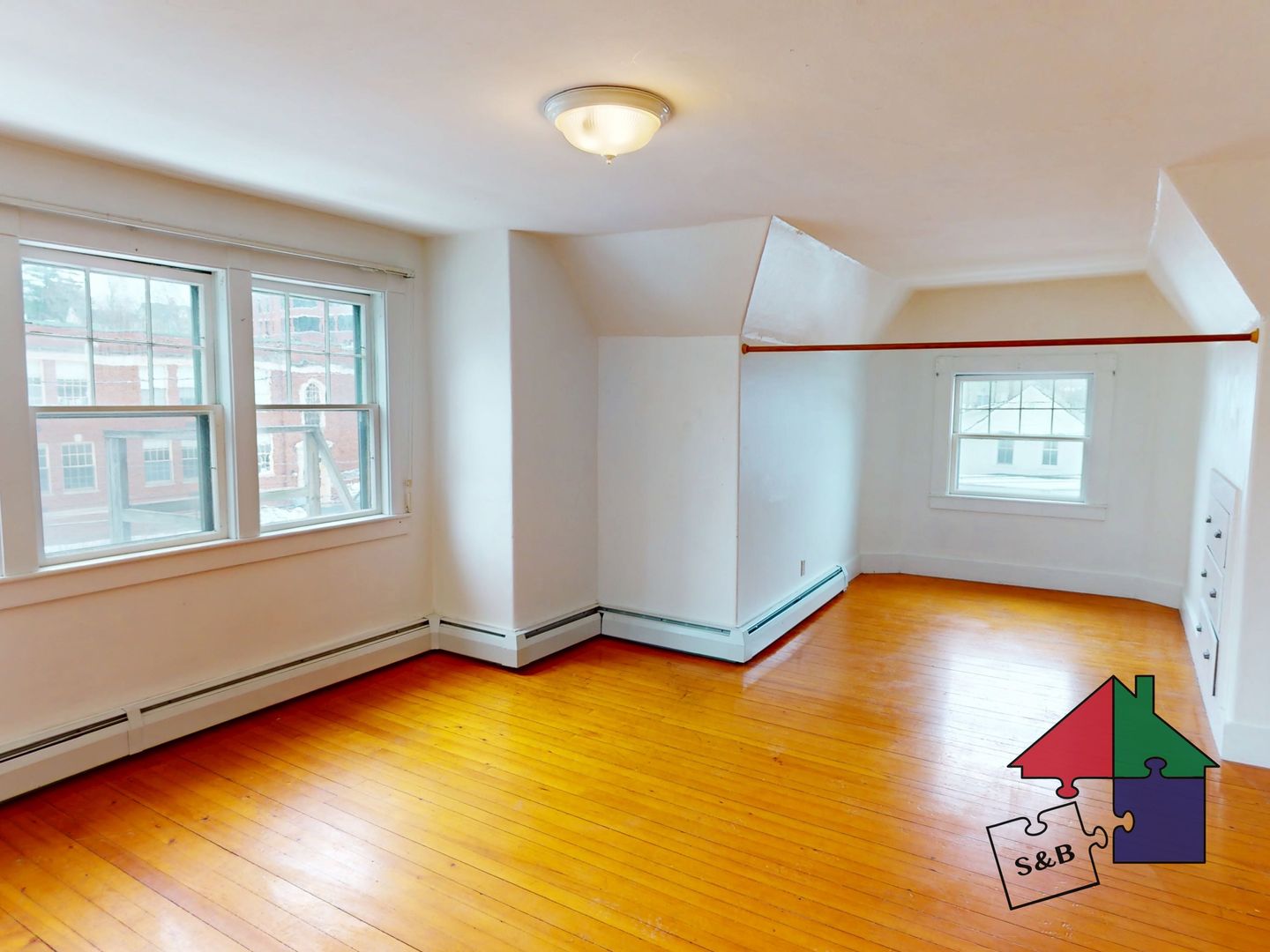 Montpelier Apartment: 38 School St
