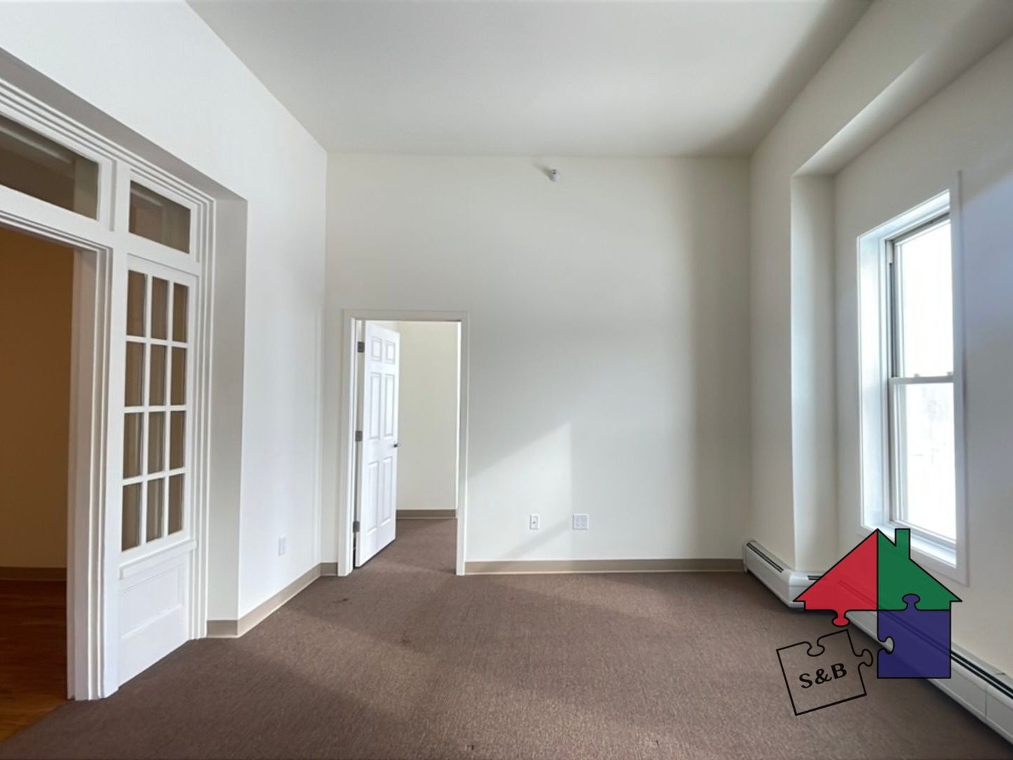 Newport Apartment: 338 Highland Ave