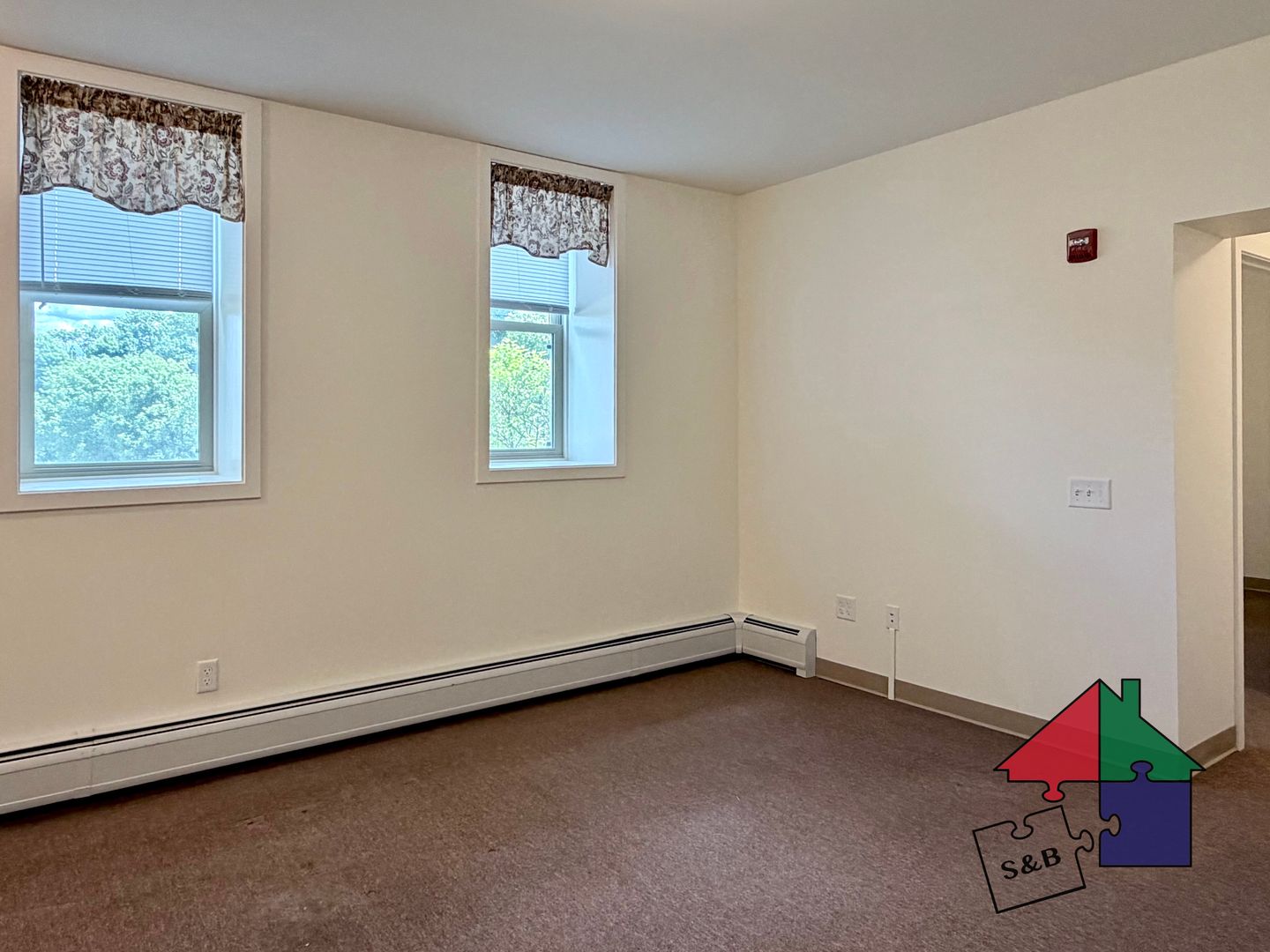 Newport Apartment: 338 Highland Ave