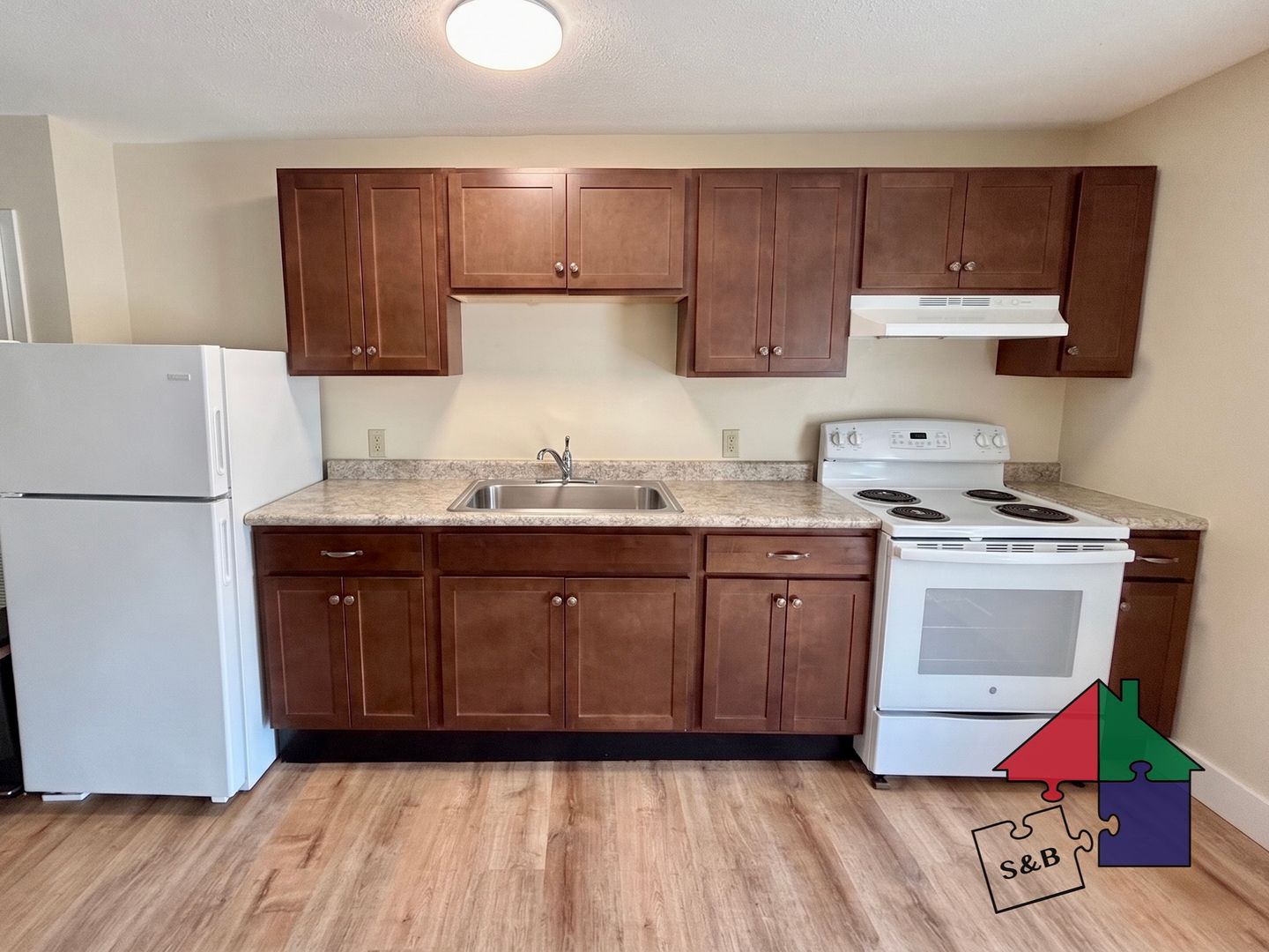 Barre Apartment: 39 Berlin St.