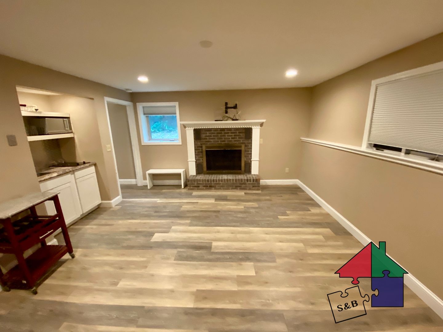 Shelburne Apartment: 276 Locust Hill