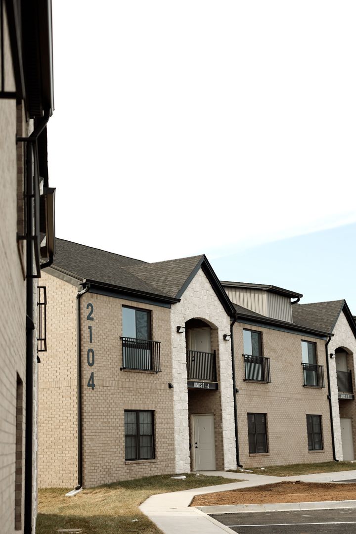 Richmond Apartment: 2100 Pavilion Way