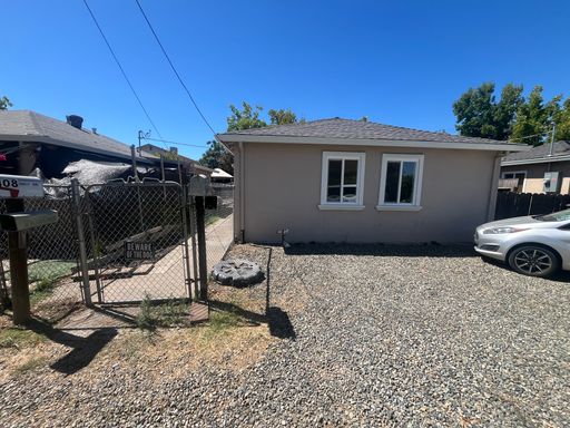 2 Bedroom, 1 Bathroom Roseville Cottage for Lease. – photo 1