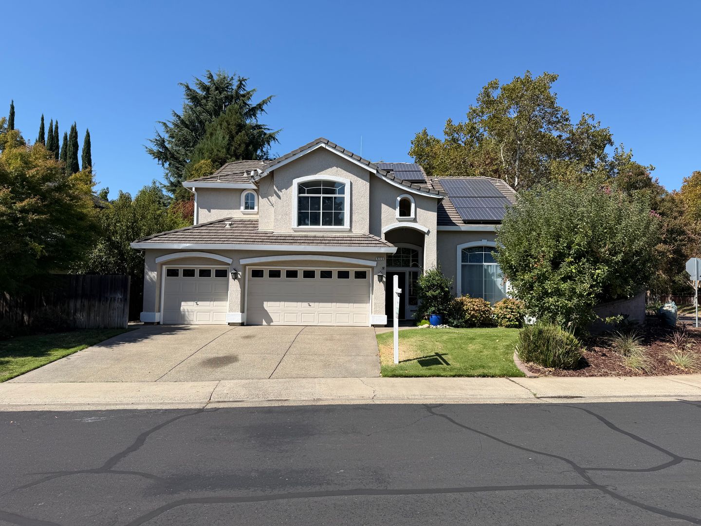 Elk Grove House: 9223 Camden Lake